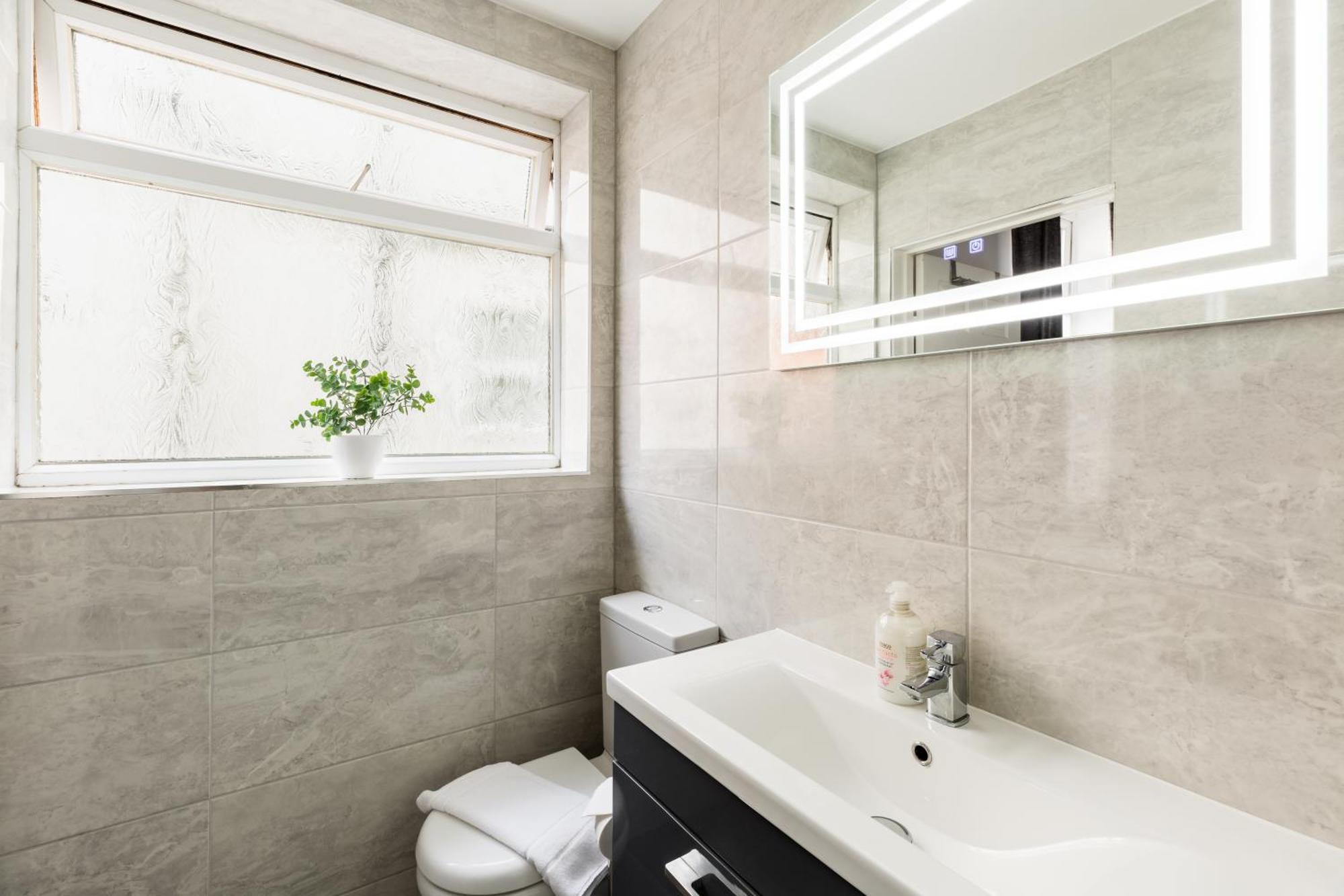 1-Bedroom Apartment In Leamington Spa With Free Parking Eksteriør billede